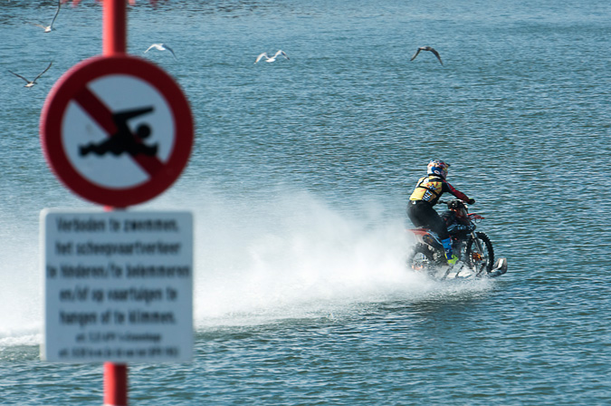 Robbie Maddison nimmt Kurs auf Scheveningen. Hier wird die achte und letzte Runde der "World Enduro Super Series" ausgetragen.